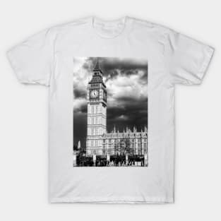 Storm Clouds Gather over Big Ben and the Houses of Parliament T-Shirt